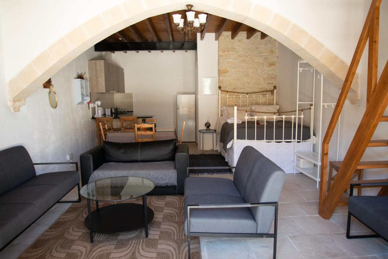 Cleo'S Inn Лофу Экстерьер фото