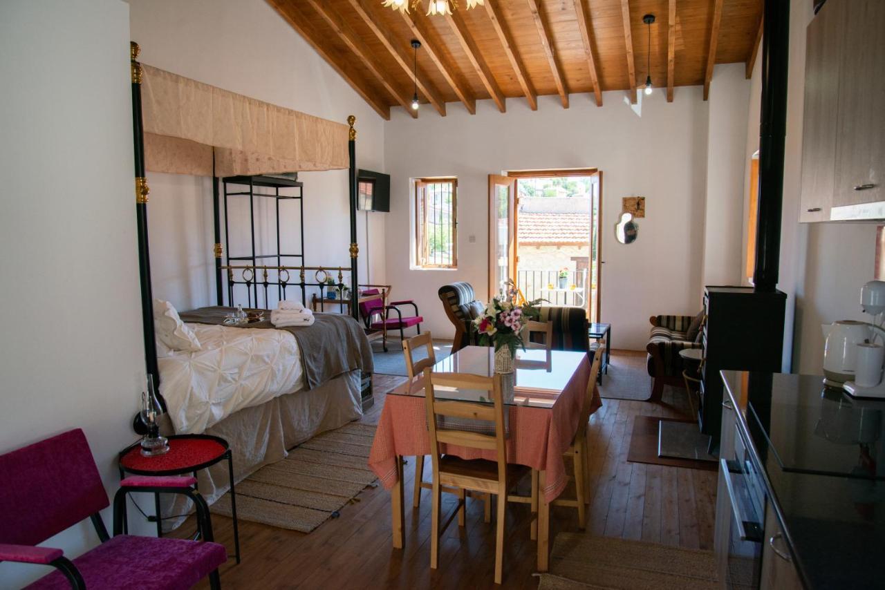 Cleo'S Inn Лофу Экстерьер фото