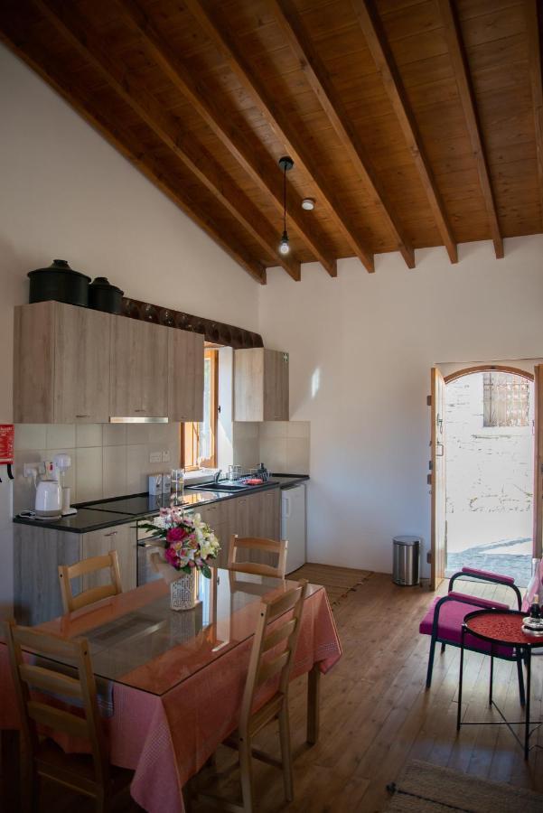 Cleo'S Inn Лофу Экстерьер фото